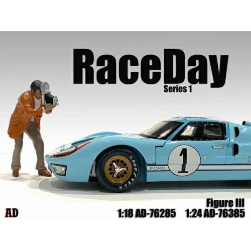 AD76285 - 1/18 RACE DAY I FIGURE III