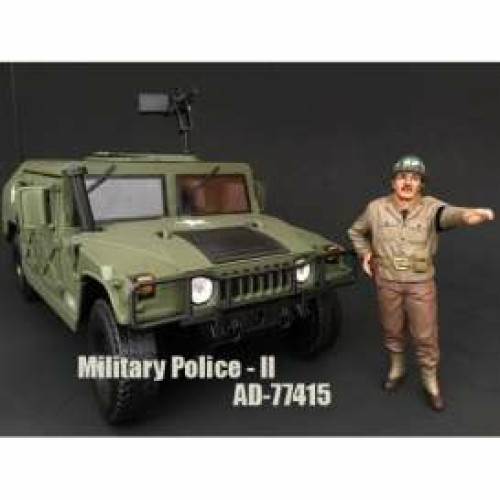 AD77415 - 1/18 WWII US MILITARY POLICE FIGURE NO.2 WITH RIFFLE