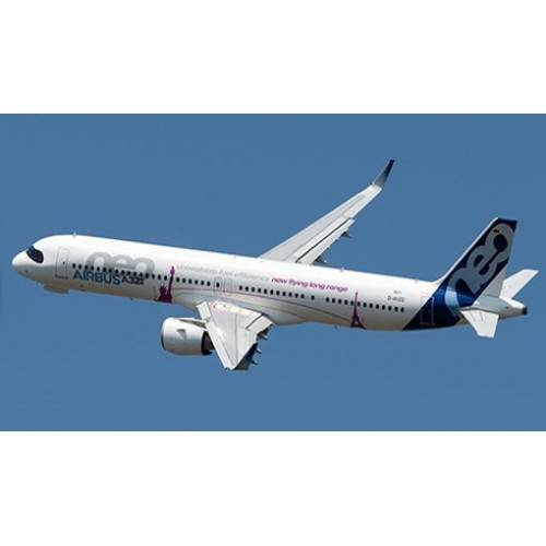 AV2044 - 1/200 AIRBUS INDUSTRIE AIRBUS A321NEOLR REG: D-AVZO WITH STAND