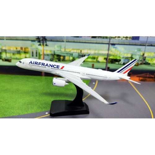 AV4250 - 1/400 F-HUVJ AIR FRANCE AIRBUS A350-941 DETACHABLE GEAR