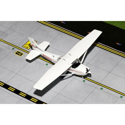 GGCES004 - 1/72 CESSNA SPORTYS 172 N32GV