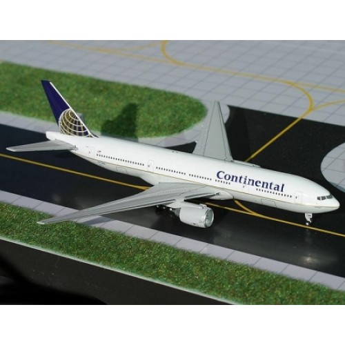 GJCOA1024 - 1/400 777-200ER CONTINENTAL N27015