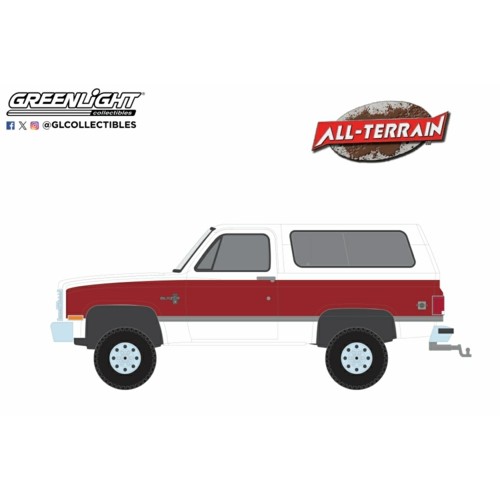 GL35290-E - 1/64 ALL TERRAIN SERIES 16 - 1984 CHEVROLET K5 BLAZER SILVERADO LIFTED - FROST WHITE AND APPLE RED