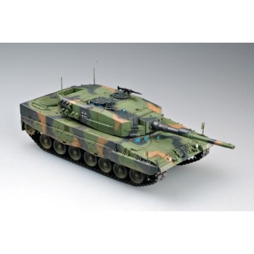 HBB82401 - 1/35 LEOPARD II A4 (PLASTIC KIT)