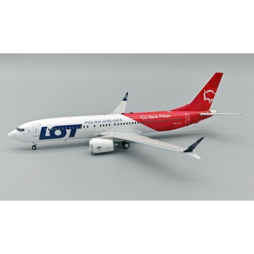 IF738MLO1024 - 1/200 LOT - POLISH AIRLINES/POLSKIE LINIE LOTNICZE BOEING 737-8 MAX SP-LVG WITH STAND