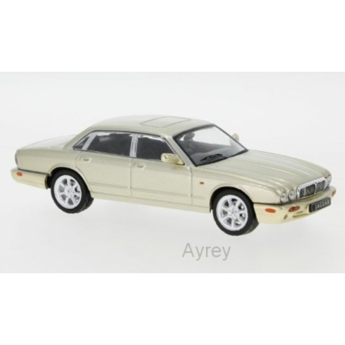 IXCLC346 - 1/43 JAGUAR XJ 8 GOLDEN SAND/BEIGE 1998 (X308)