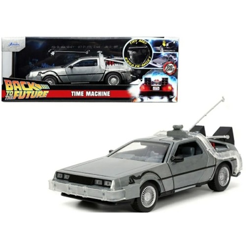 JAD32911 - 1/24 BACK TO THE FUTURE DELOREAN TIME MACHINE WITH POLE