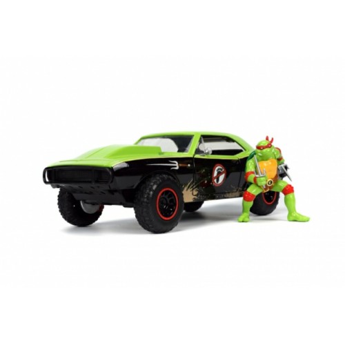 JAD33386 - 1/24 TEENAGE MUTANT NINJA TURTLES 1967 CHEVY CAMARO WITH RAPHAEL FIGURE