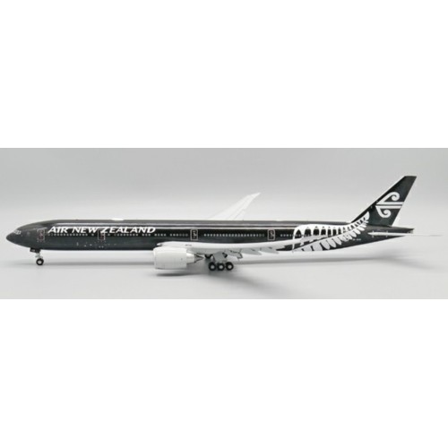 JC20157A - 1/200 AIR NEW ZEALAND BOEING 777-300ER ALL BLACKS REG: ZK-OKQ FLAPS DOWN WITH STAND