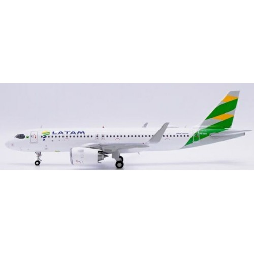 JC20450 - 1/200 LATAM AIRBUS A320NEO BRAZIL FLAG REG: PR-XBG WITH STAND