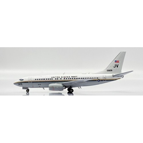 JC40075 - 1/400 US NAVY BOEING C-40A CLIPPER REG: 165829 WITH ANTENNA