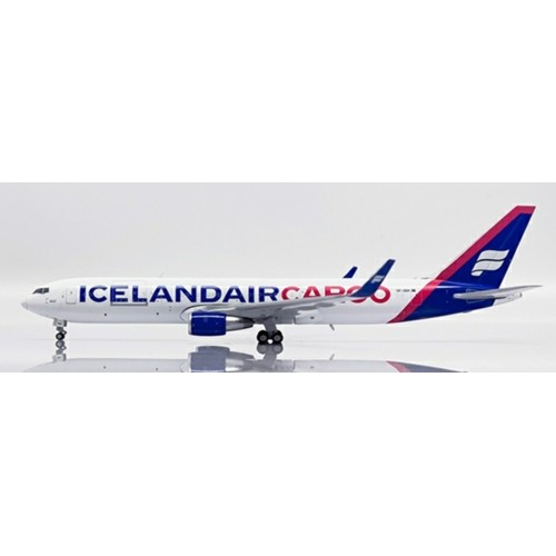 JC40176 - 1/400 ICELANDAIR CARGO BOEING 767-300ER(BCF) REG: TF-ISH WITH ANTENNA