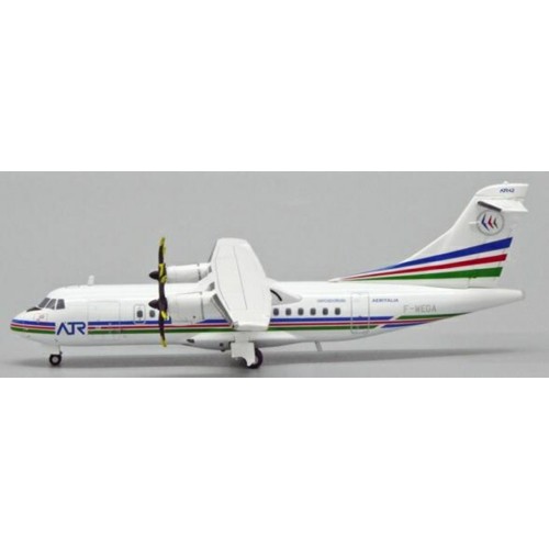 JCLH2233 - 1/200 HOUSE COLOR ATR42-300 REG: F-WEGA WITH STAND