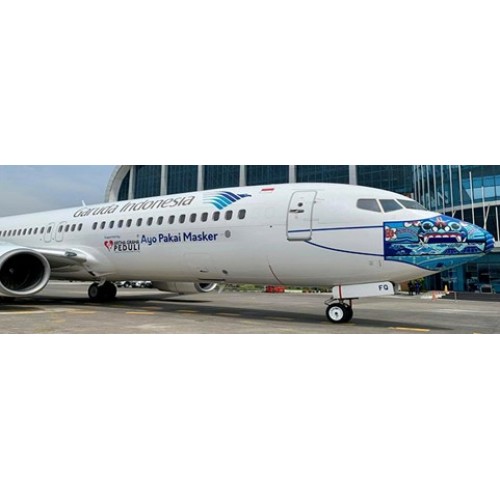 JCLH2257 - 1/200 GARUDA INDONESIA BOEING 737-800 AYO PAKAI MASKER REG: PK-GFQ WITH STAND