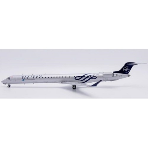 JCLH2511 - 1/200 GARUDA INDONESIA BOMBARDIER CRJ-1000ER SKYTEAM REG: PK-GRA WITH STAND