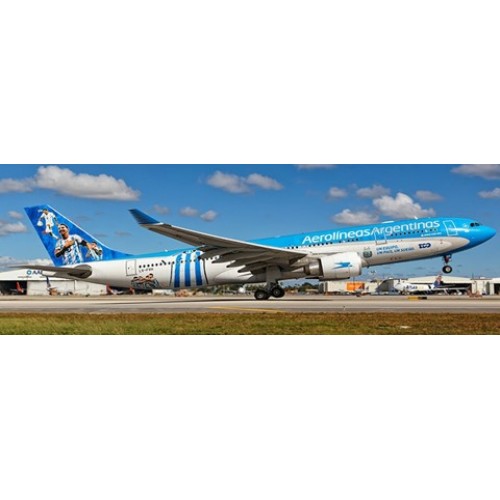 JCSA4019 - 1/400 AEROLINEAS ARGENTINAS AIRBUS A330-200 ARGENTINA FOOTBALL LIVERY REG: LV-FVH WITH ANTENNA