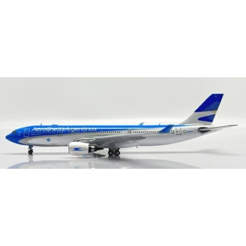 JCSA4020 - 1/400 AEROLINEAS ARGENTINAS AIRBUS A330-200 REG: LV-GHQ WITH ANTENNA