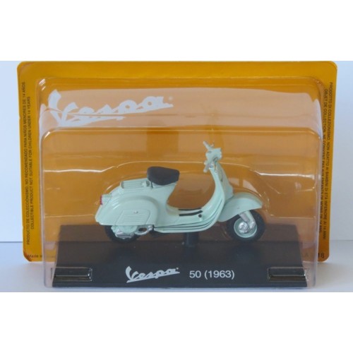 MAGNL049 - 1/18 VESPA 50 1963