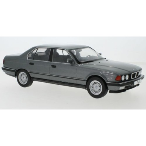 MCG18161 - 1/18 BMW 730I (E32) METALLIC GREY 1992 7 SERIES