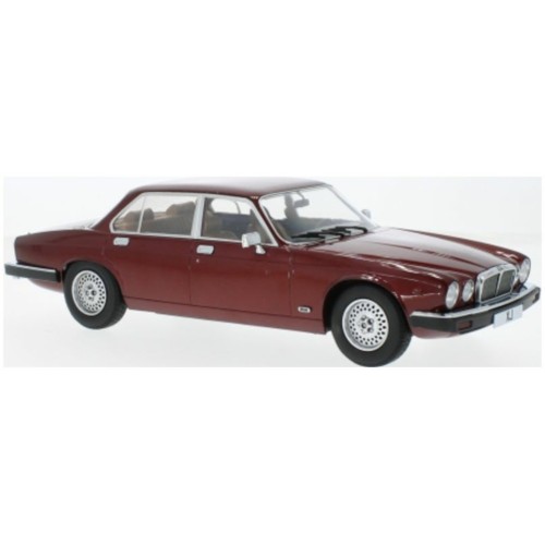 MCG18176 - 1/18 JAGUAR XJ SERIES III DARK RED METALLIC 1979