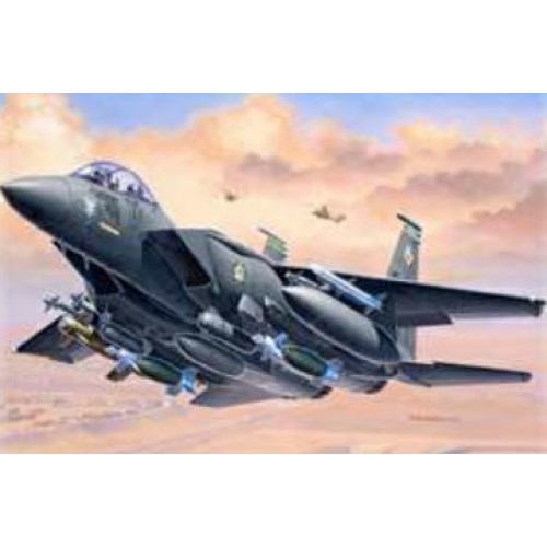 R63972 - 1/72 MODEL SET F-15E STRIKE EAGLE AND BOMBS (PLASTIC KIT)