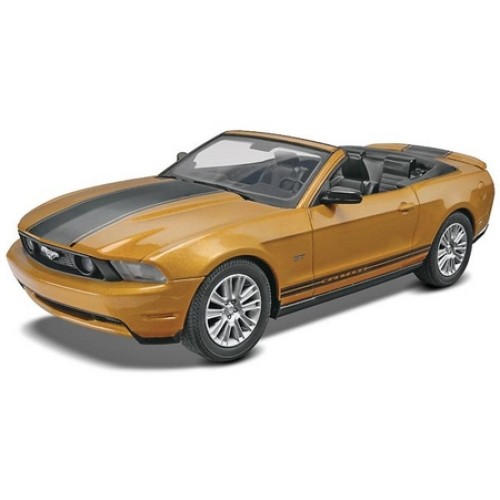 RVM1963 - 1/25 2010 FORD MUSTANG CONVERTIBLE (PLASTIC KIT)