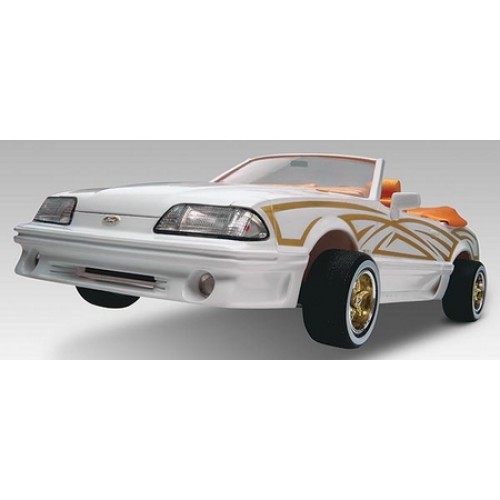 RVM2044 - 1/24 1992 MUSTANG GT CONVERTIBLE (PLASTIC KIT)