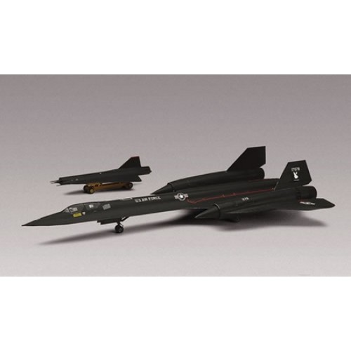 RVM5810 - 1/72 SR-71 BLACKBIRD (PLASTIC KIT)