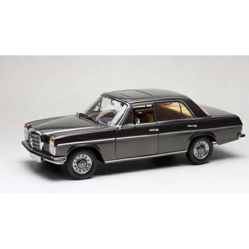 SUNH5623 - 1/18 MERCEDES STRICH 8 SALOON BRONZE 1968