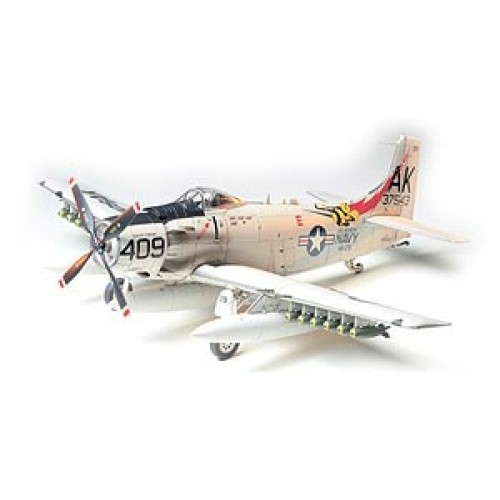 TAM61058 - 1/48 SKYRAIDER U. S. NAVY