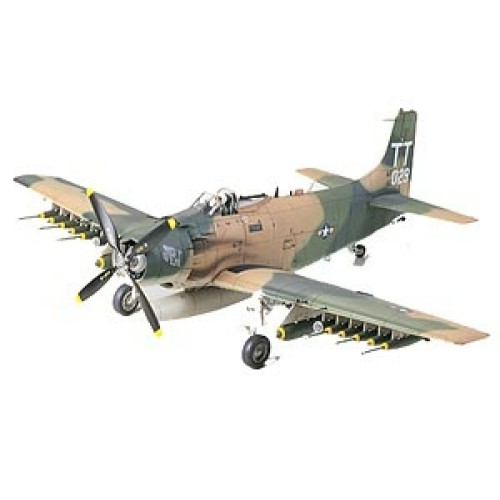 TAM61073 - 1/48 A-1J SKYRAIDER U.S. AIR FORCE