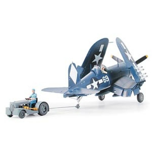 TAM61085 - 1/48 CORSAIR F4U-1D WITH MOTO TUG